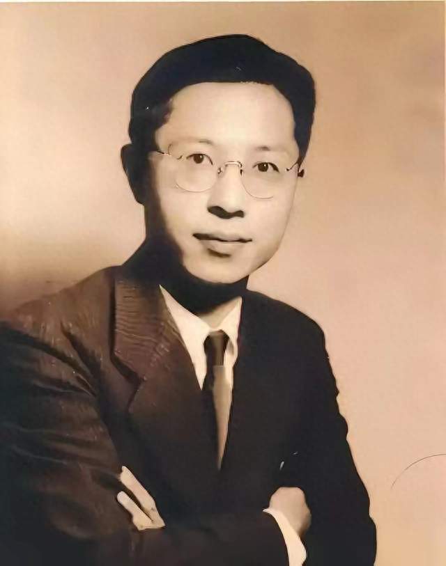 曹禺出轨，才女妻子隐忍10年，离婚现场痛哭撕心裂肺