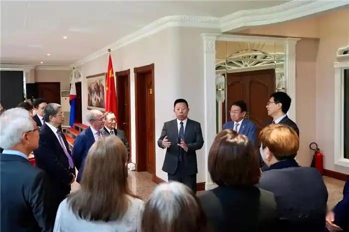 协议签了两份，菲方撕了两次。2017年口头约定，2024年白纸黑字，核心只有一条
