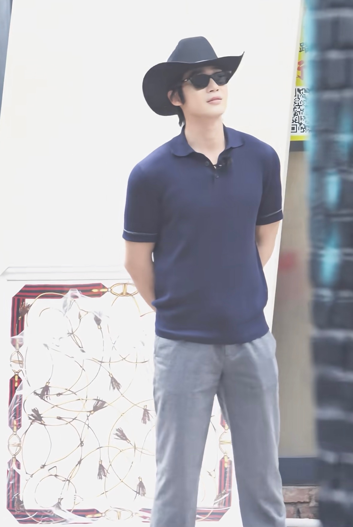 于适你看清楚这是悬崖 别人要掌声你要命是吧？这镜头晃得我头晕，于适站得还挺稳 ​