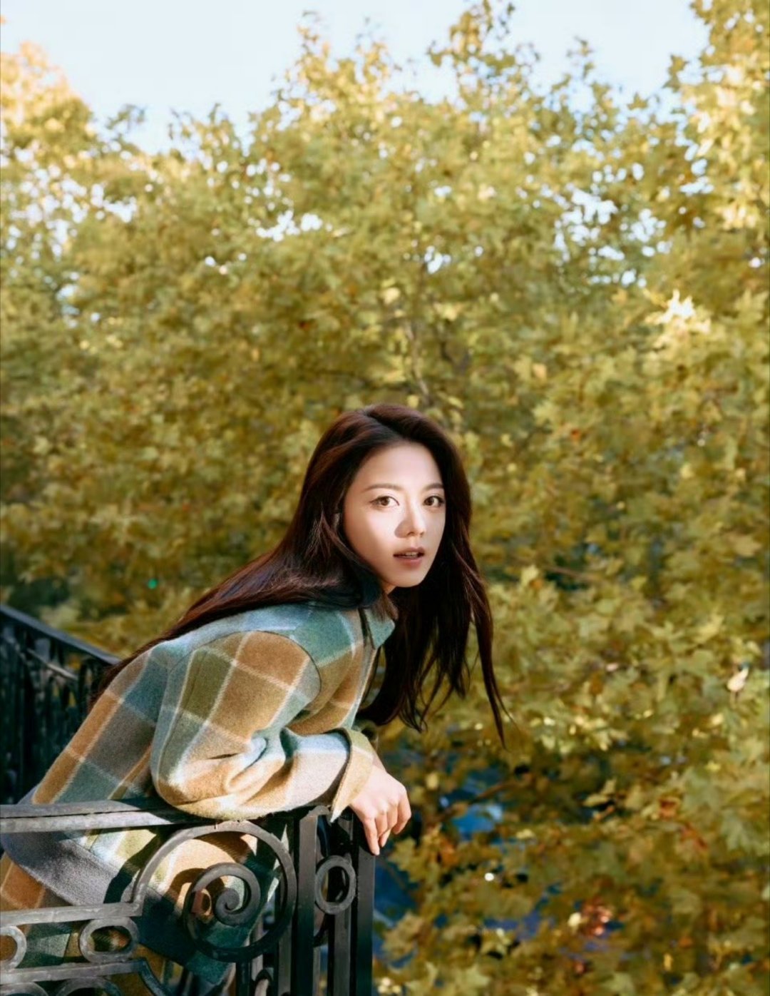 赵今麦在国外美成啥了麦麦在国外的样子太惊艳了，比风景还好看～[好喜欢][好喜欢]