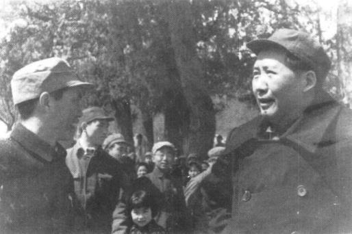 毛泽东在香山接见青年代表(1949午)