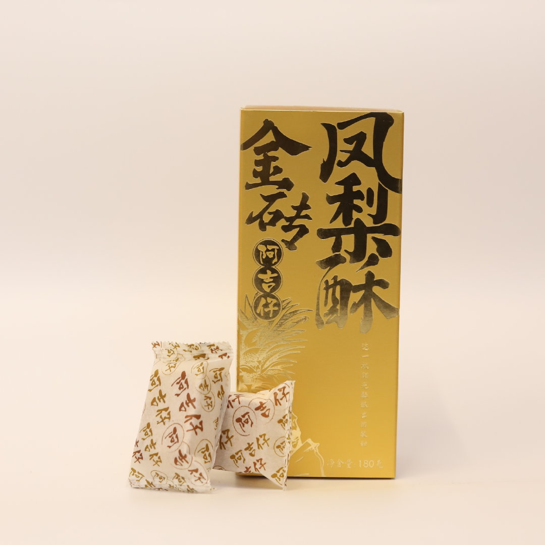 昨天收到的这个凤梨酥，和店铺里买到的不大一样。纯凤梨果肉入馅，不含冬瓜蓉和果酱，