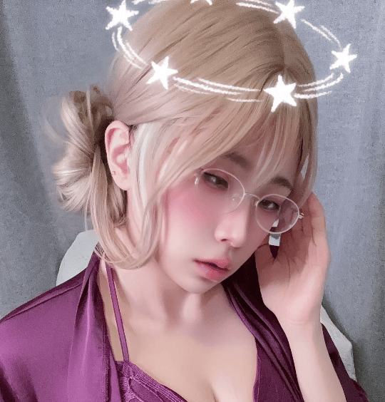放假这一周我基本上每天都💤九个小时，感觉自己神清气爽的，果然还是得少玩手机少熬
