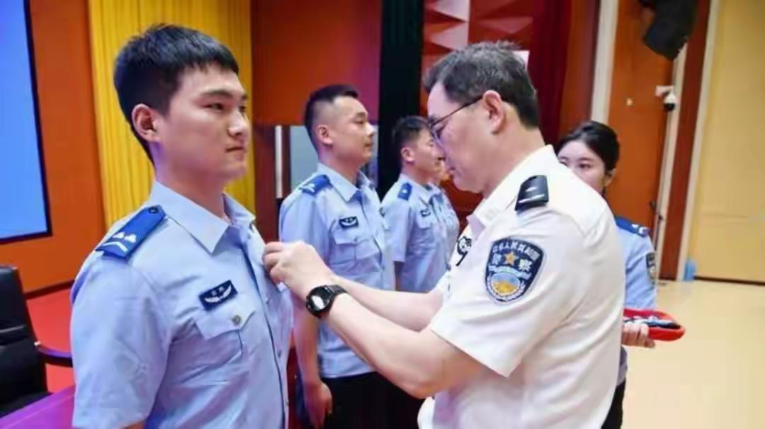 周总理和时传祥说过，我干国务院总理，你当环卫工，没有什么区别，本质上都是为人民服
