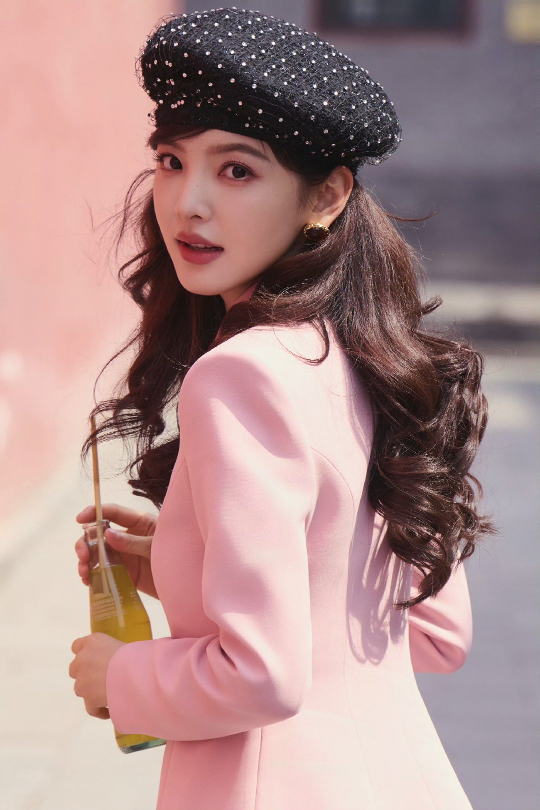 章若楠庄庄的春日粉彩妆 华天崎为章若楠化的春日粉彩妆 好明媚的庄庄呀～  章若楠