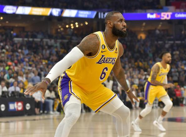 罚球29-6，犯规12-24，湖人全面碾压勇士

北京时间5月3日，NBA西决G