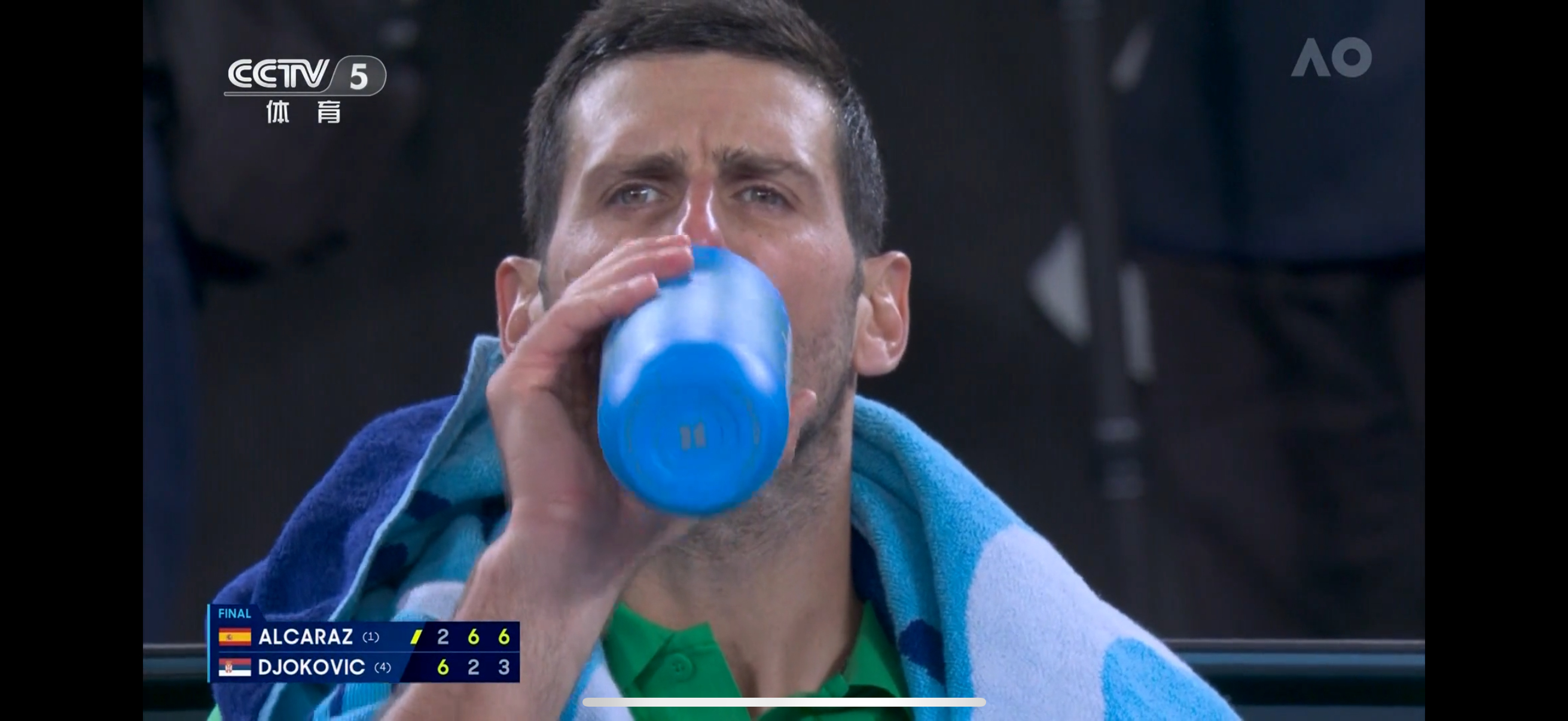 阿尔卡拉斯拿下天王山的一盘，第四盘德约科维奇背水一战德约科维奇阿尔卡拉斯澳网争冠