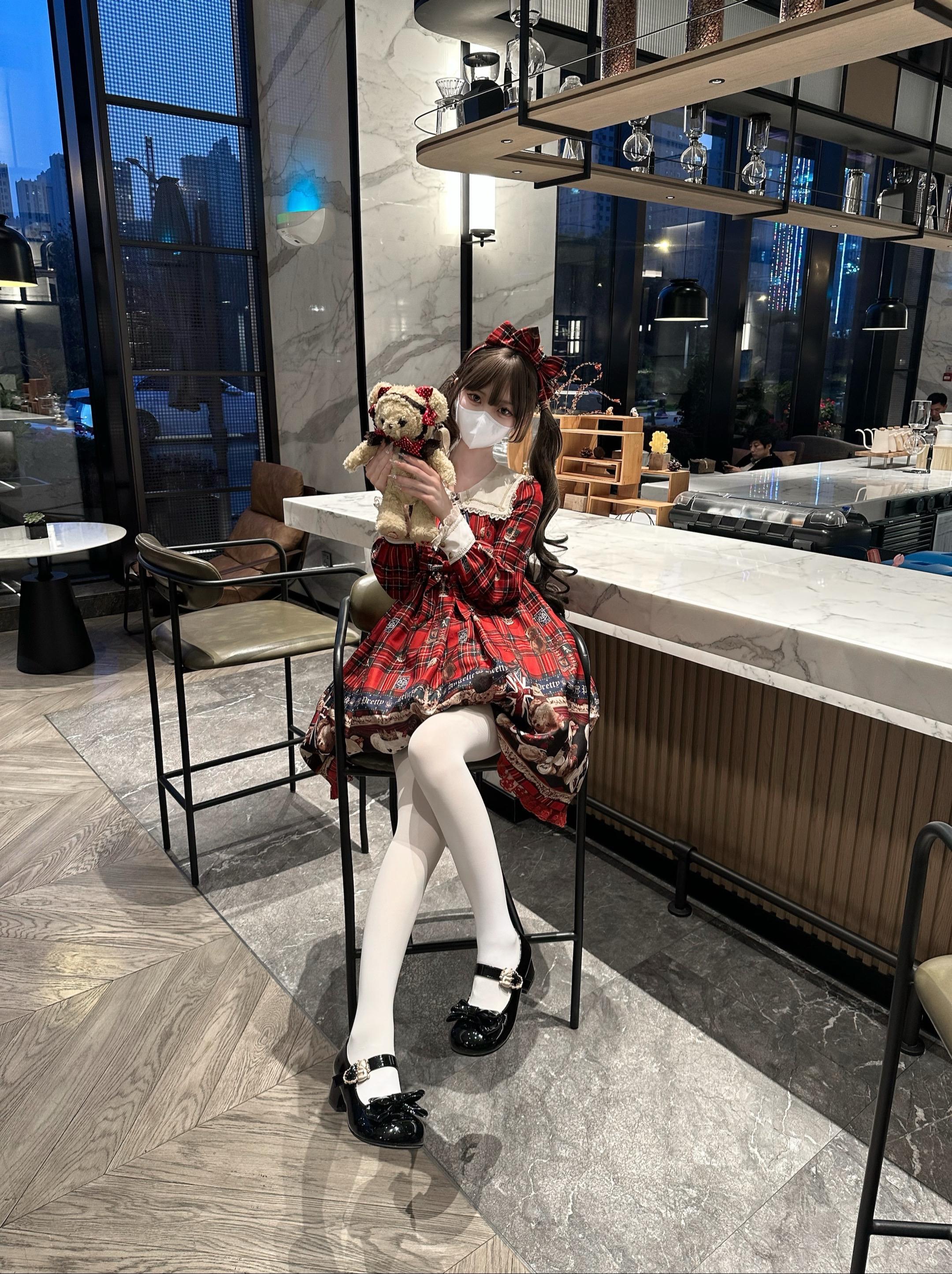 我从来不怕一个人  只是你的出现让我感觉有了依靠 后来发现你也是骗我的