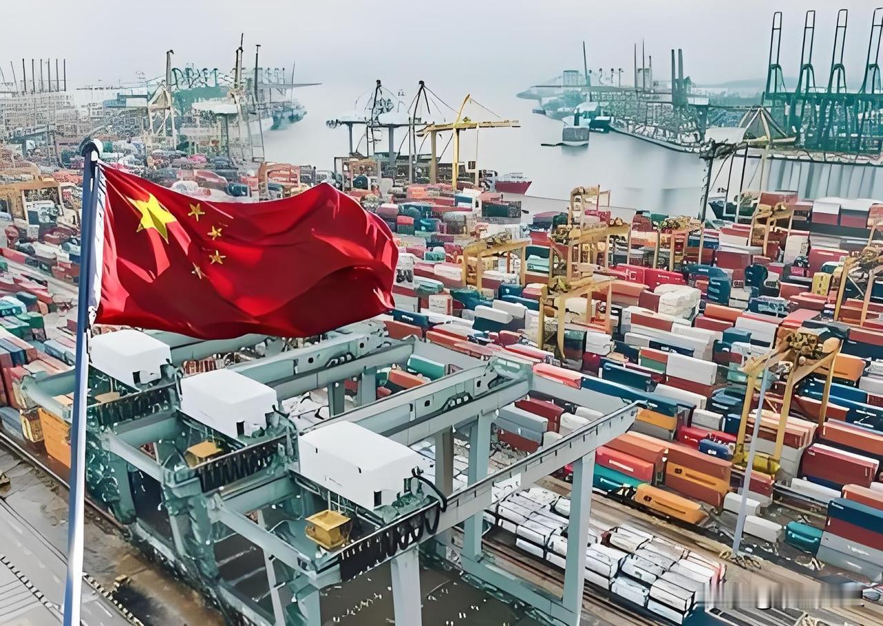 如今三大战场同时开打，世界格局陷入前所未有的动荡，而中国一个看似寻常的举动，却让