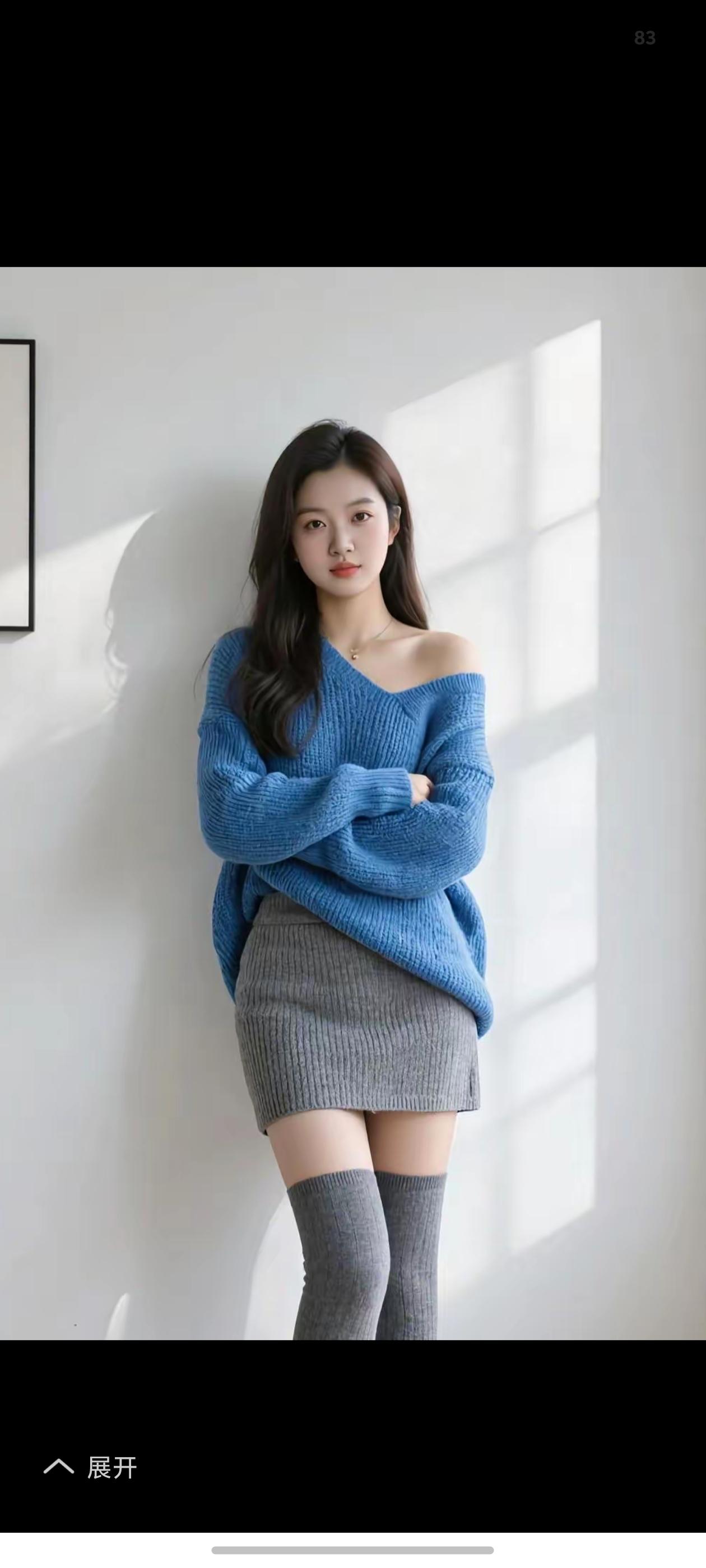 晴日漫进窗棂，日光在白墙裁出柔润软边，落在客厅的浅木地板上，漾着淡淡的暖。她斜倚