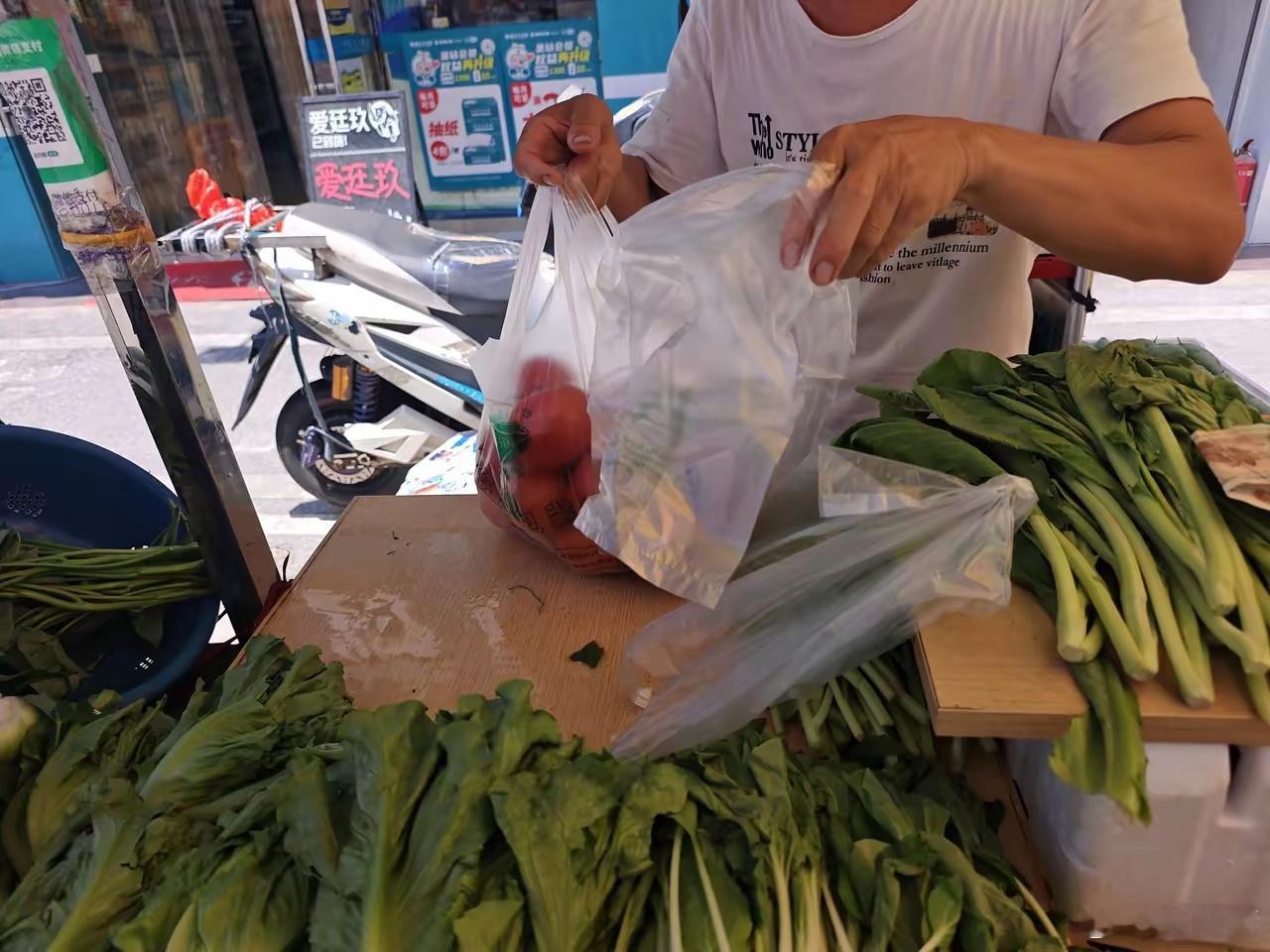 西红柿能改善脂肪肝番茄改善脂肪肝，是捷径.体检查出脂肪肝，不少人卡在管住嘴、迈开