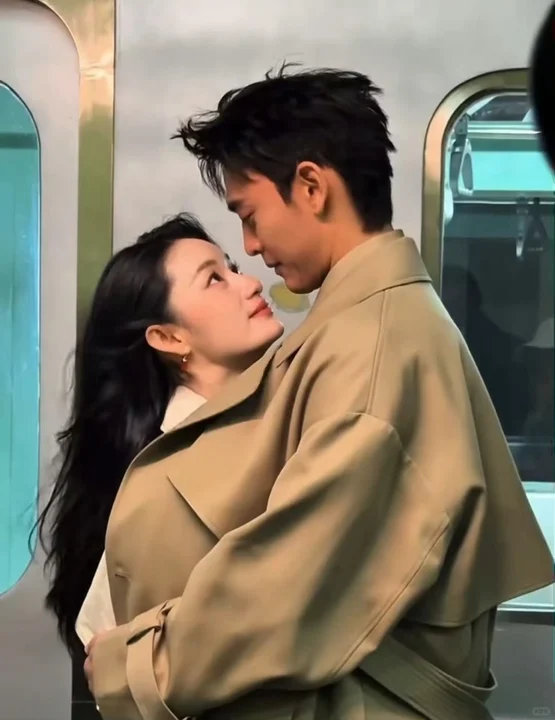 王天辰不敢对视郭晓婷王天辰和郭晓婷对视害羞了王天辰和郭晓婷对视害羞了 