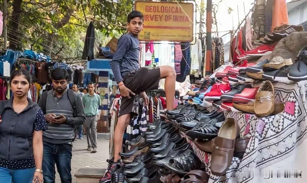 印度商人在义乌订了两千双鞋，付了定金后要求货到了印度再结尾款，结果义乌商家直接寄