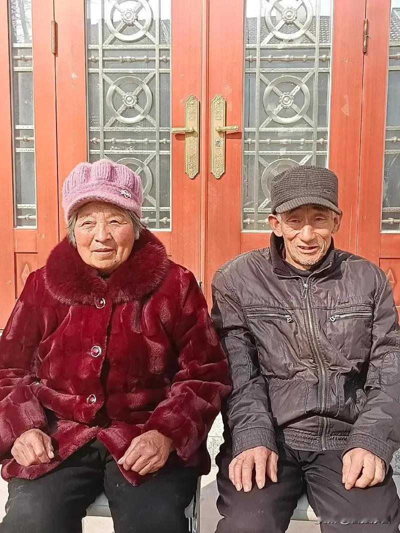 父母年迈时，最需要的往往是情感与生活层面的双重关怀，具体来说有这些核心需求：
 