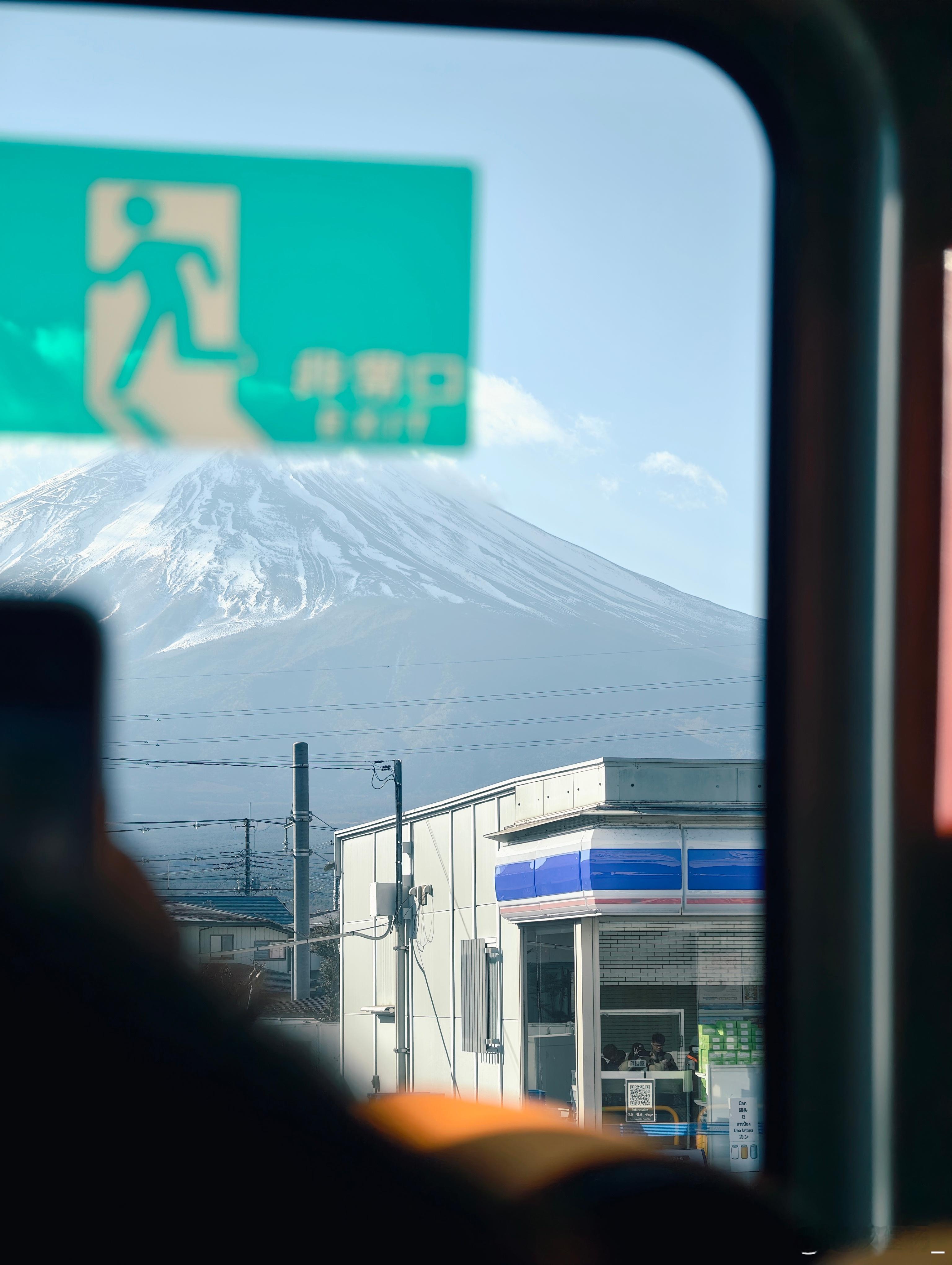 今儿是呆在富士山附近的一天一大早坐了三个多小时到山中湖拍拍走走，又坐了一个小时公