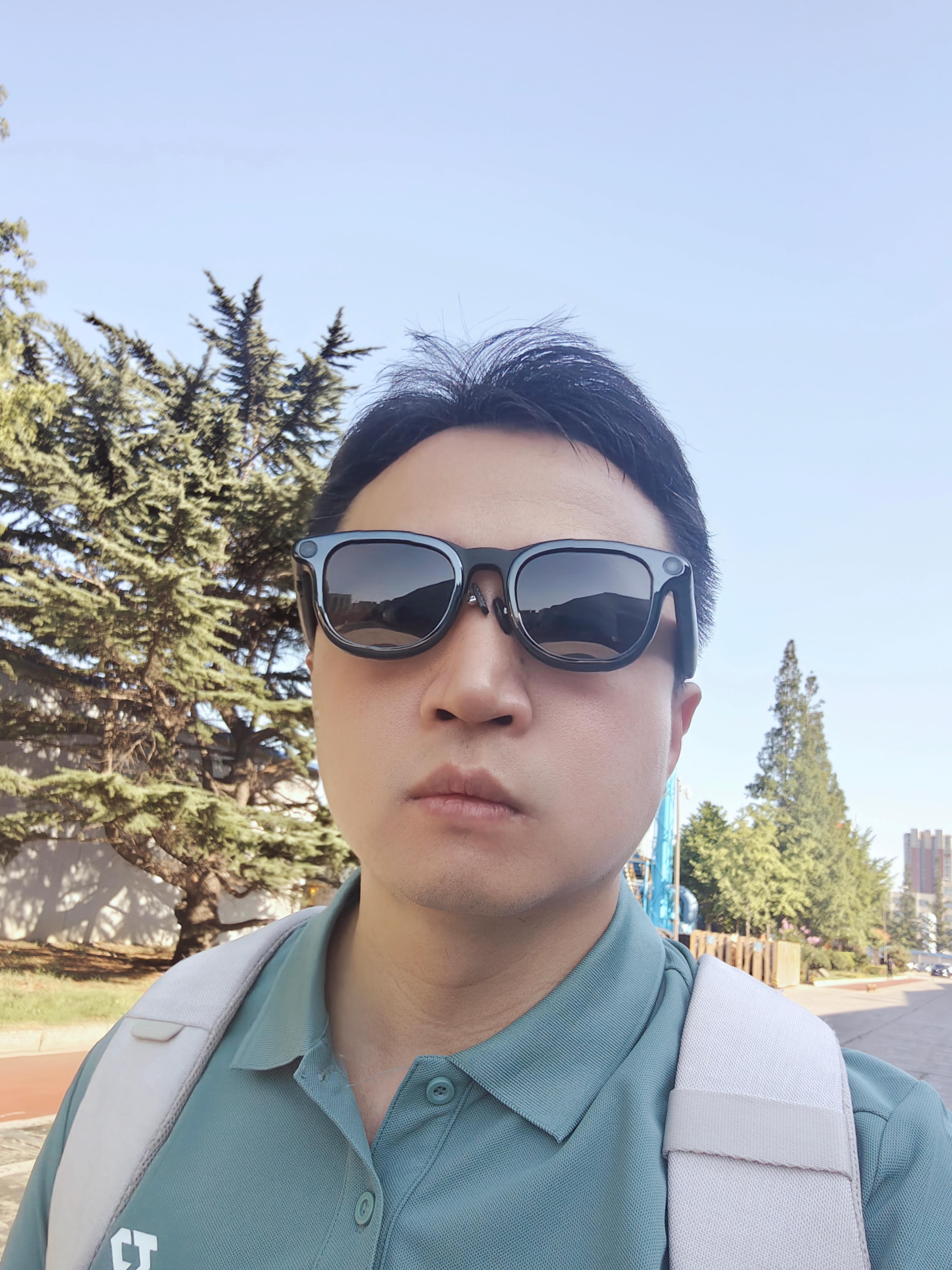 记者用中国智造眼镜拍联合国记者会看到这个话题，正好翻相册看到了夏天带着雷鸟AI眼