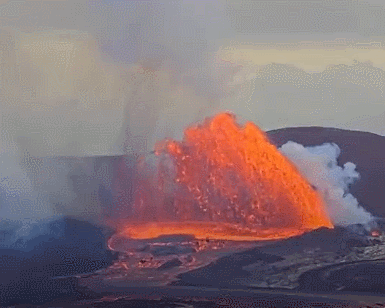 【夏威夷基拉韦厄火山喷发约370米高熔岩泉】
美国地质调查局（USGS）发布消息