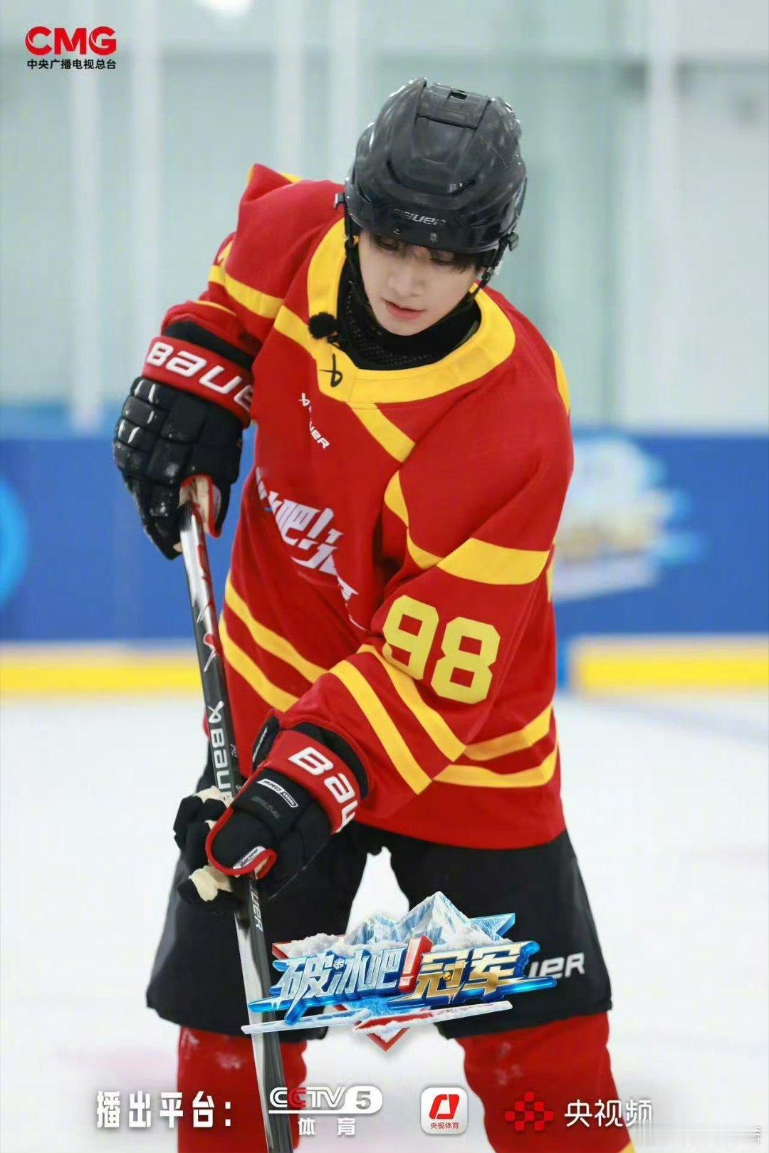 姚琛冬泳10秒记录拥有者我家那小子姚琛和黄誉博去挑战冬泳，下水前做了半天心理建设