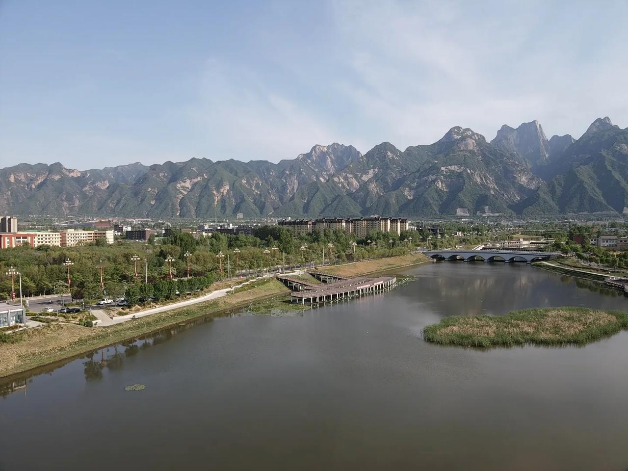 华山美景图片分享华山脚下是华阴市