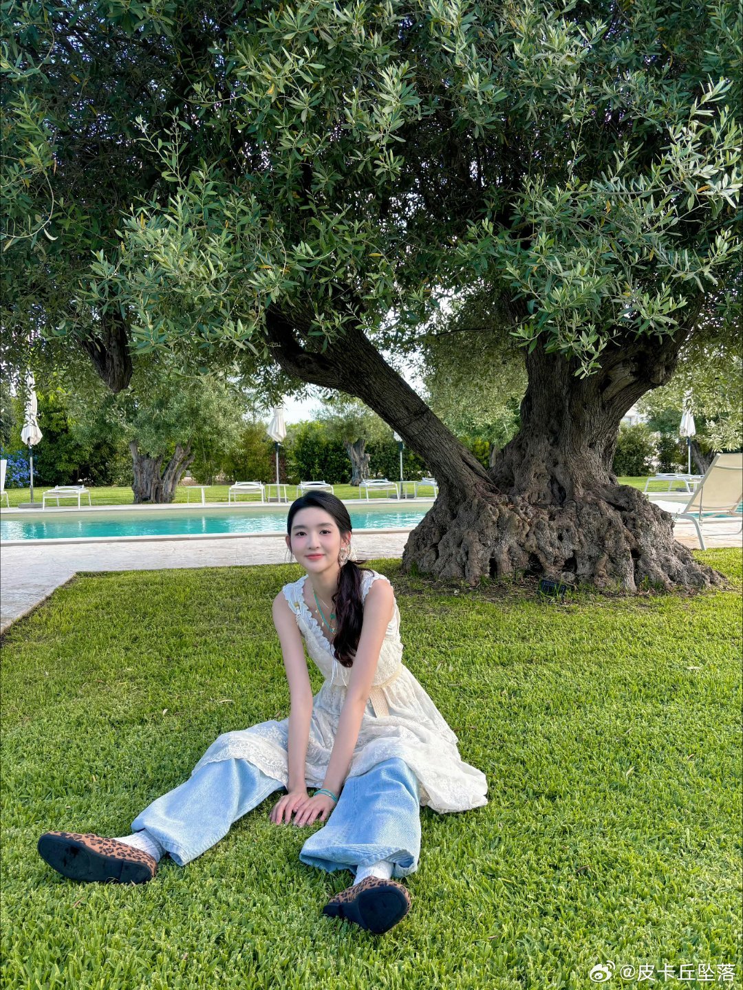 王玉雯婉拒抽象pose不搞花里胡哨的动作，简简单单端庄出镜，颜值气质双在线王玉雯