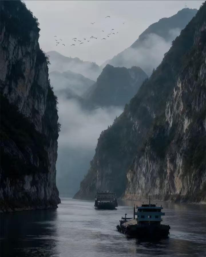 生活本就铺满了错落的想象纹路，遗憾从来不是意外的偏航，而是贯穿日常的常态。

人