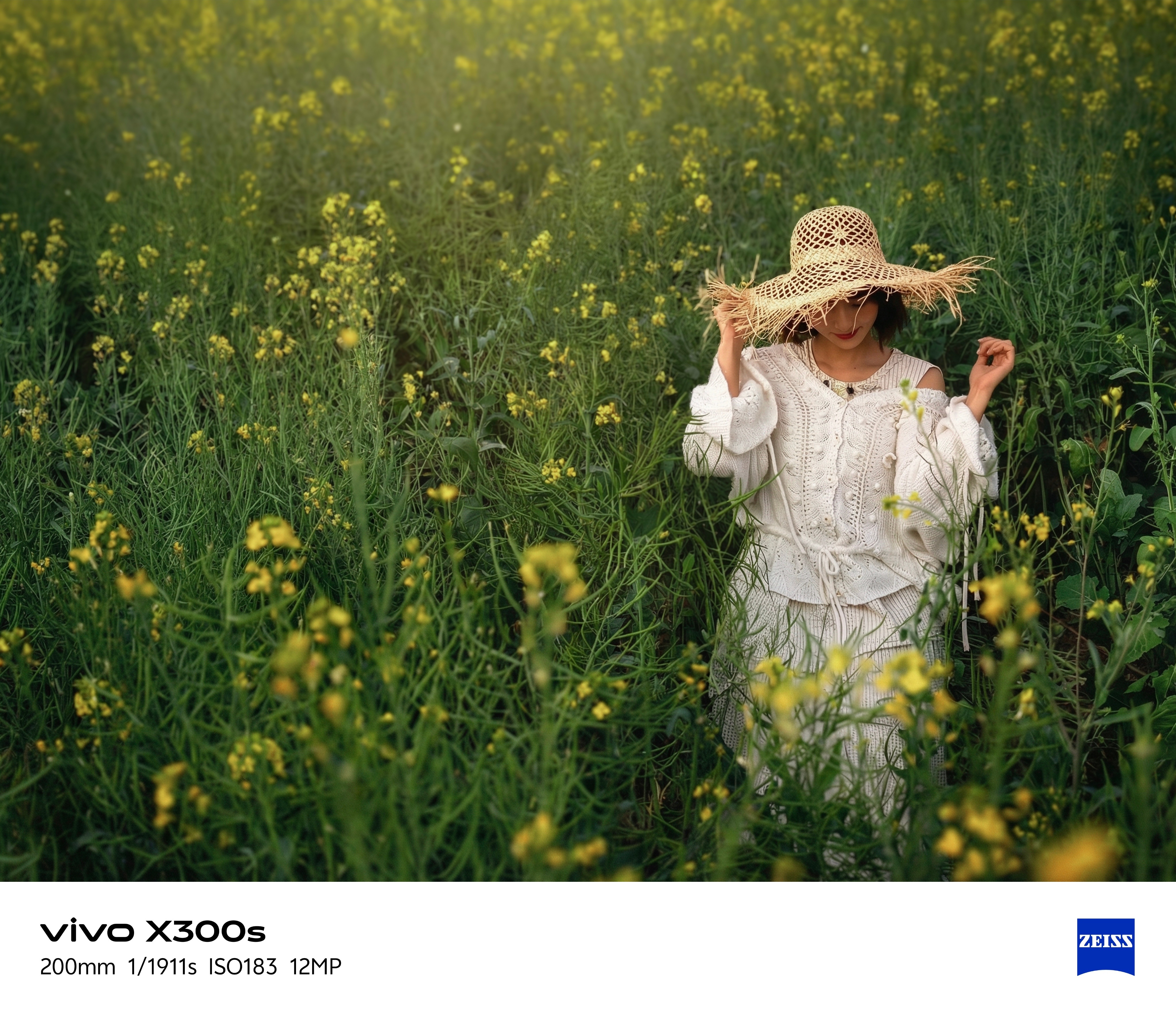 感觉vivo X300s叫小V单有点过于低调了。刚好油菜花开了，我就带着它去拍了