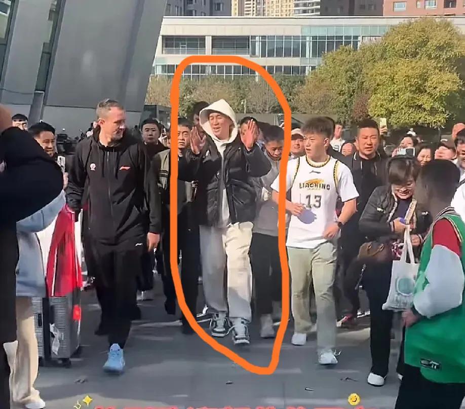 艾伦昨晚“沈阳请客”，又烧又烤真热闹，今晚可能“闭门谢客”，休战免战打不了，好像