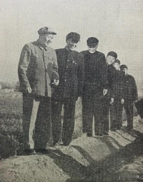 1959年，毛泽东主席在山东济南历城县东郊人民公社（主要在大辛庄生产队一带）的视