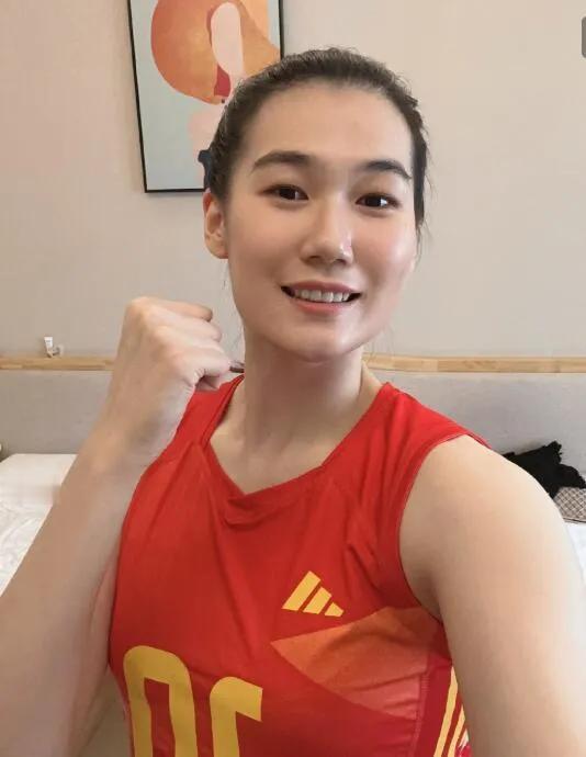 [[赞][加油]为何王芸蕗在俄罗斯打球发挥更好一些[赞][加油]]
     请