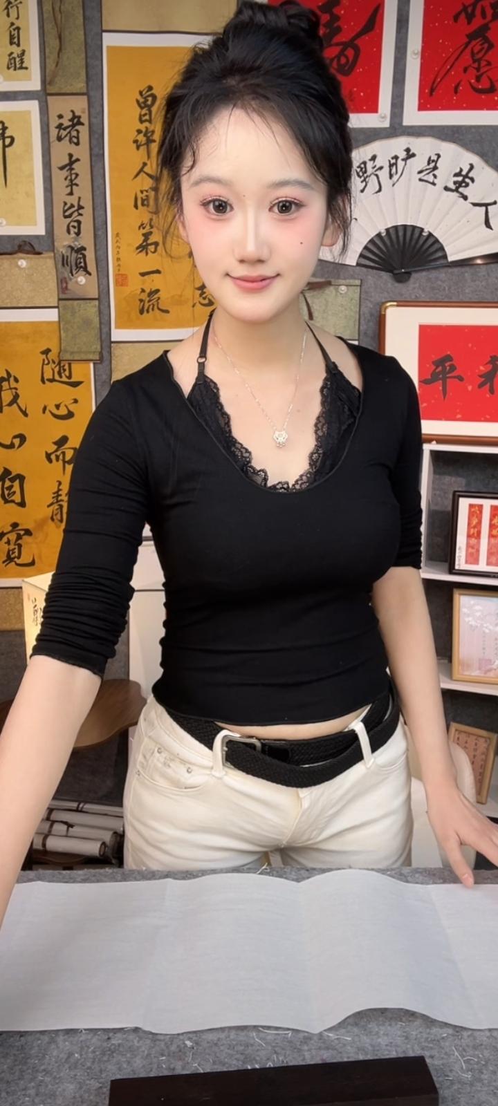 爱情不是一直向上的直线，而是有起有落的曲线。有时候很甜，有时候也会有小矛盾。但我