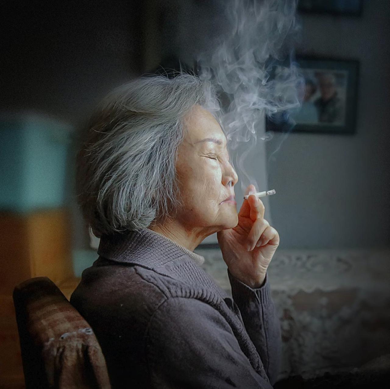 演员、电影人、画家、作家，能把这些身份完美融合在一起的人应该只有她了。