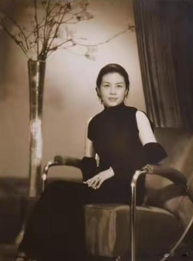 1935年，一妓女恳求37岁张伯驹：“带我走吧！我还是清白之身！”张伯驹递给老鸨