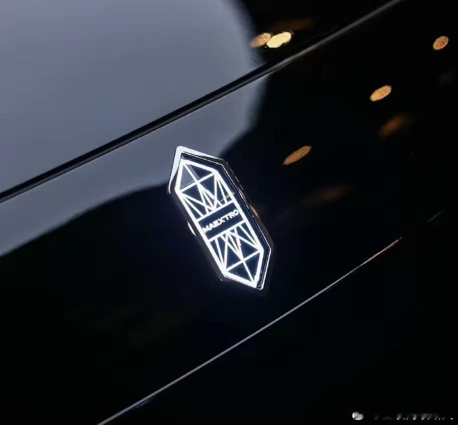 尊界与迈巴赫的Logo，哪个看着更奢华？ ​​​