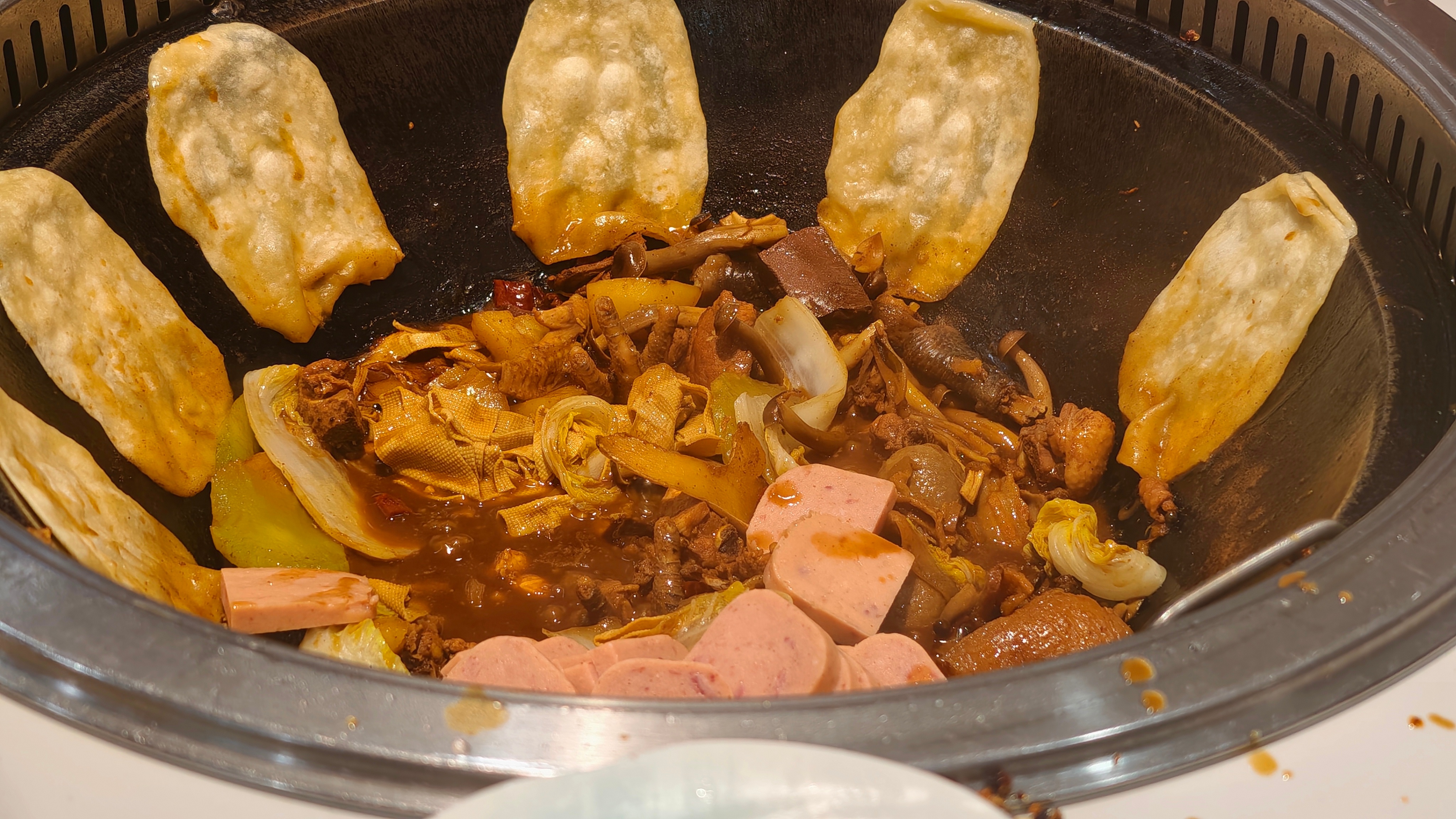 昨天吃烤肉 今天吃地锅鸡