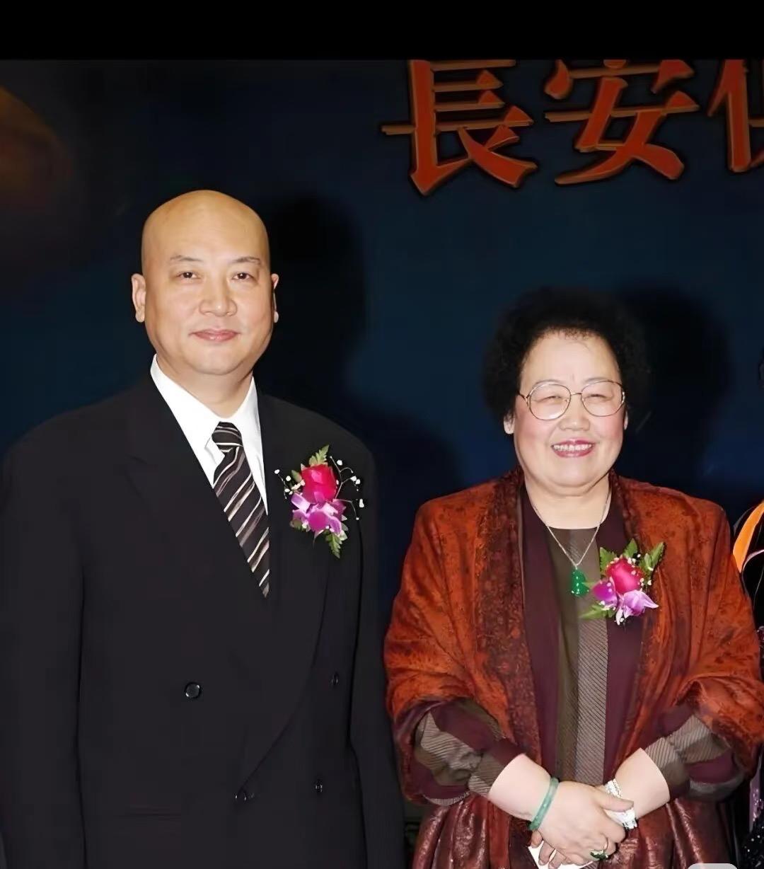 唐僧迟重瑞的妻子陈丽华离开了

我立马和老公做了三个约定

首先，把我老公从床上