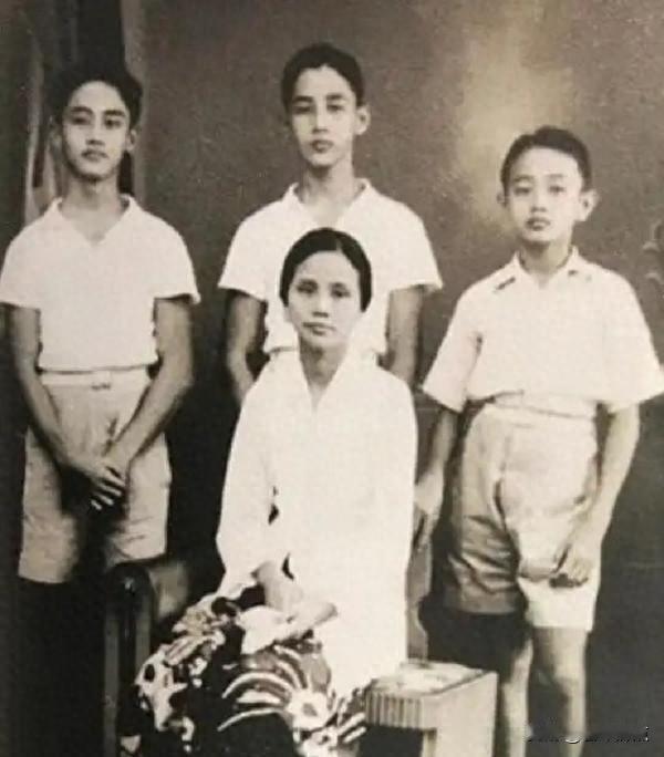 糖王还在看报表，家族积分制已上线，103岁他盯的不是钱。
1973年他偷偷运了3