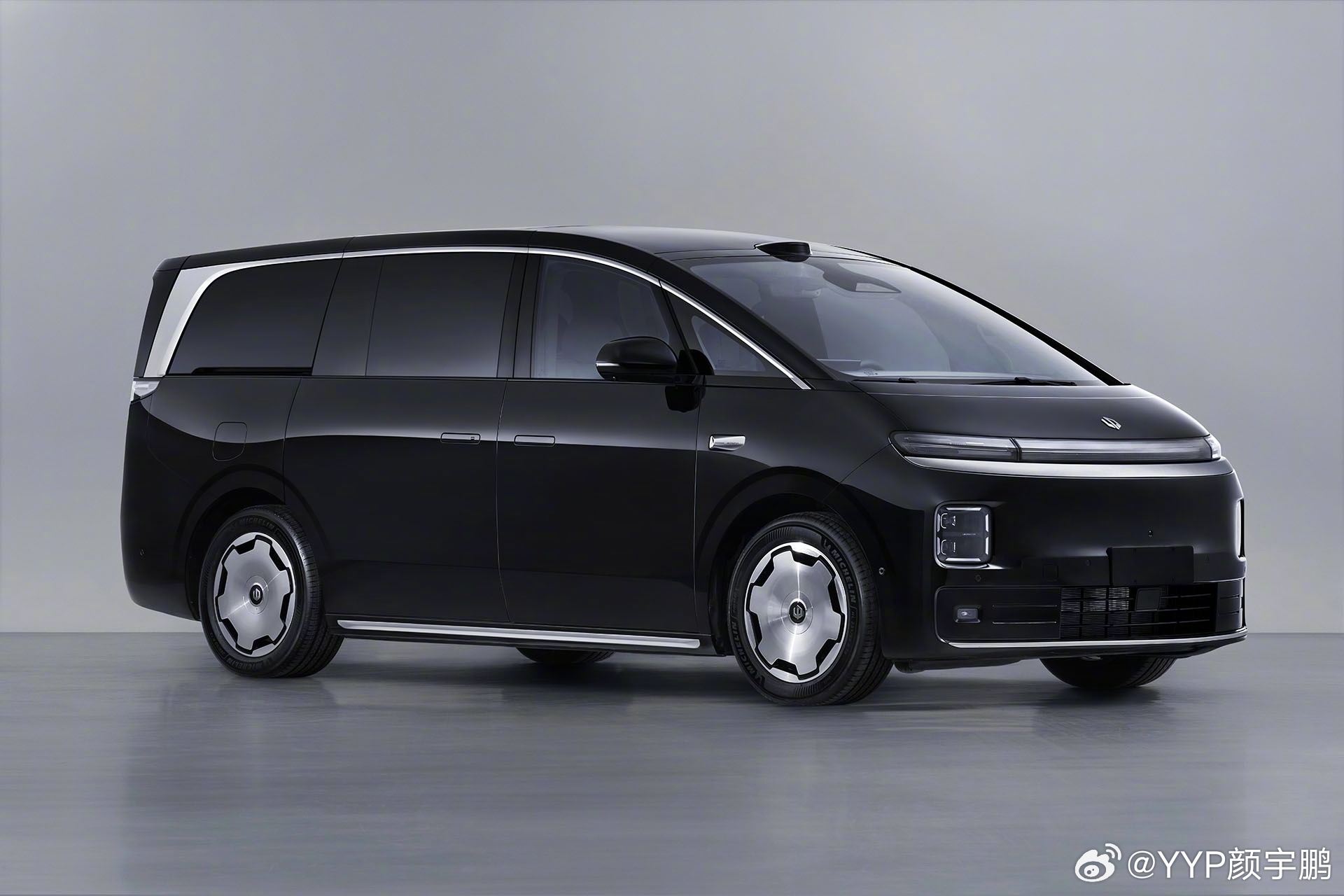 零跑A10亮相了都还没上市，工信部又来一台A05。显然就是再小一号的小车，欧洲人