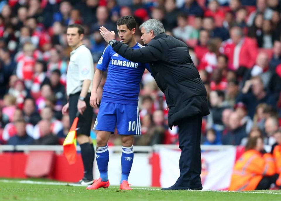 前切尔西球星阿扎尔再谈穆帅，暴露了阿扎尔脆弱的心理。
2012年夏天，阿扎尔从里