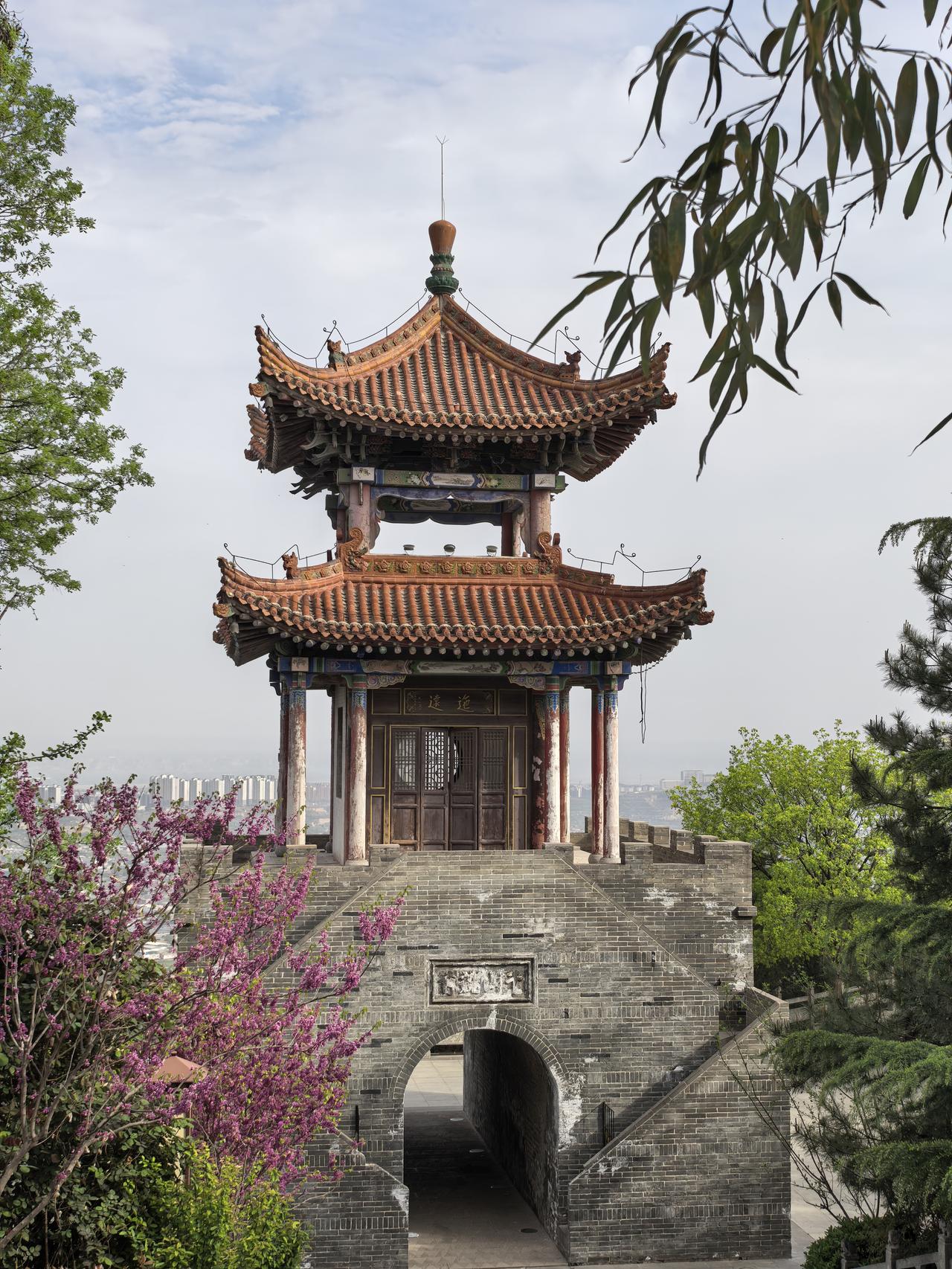 司马错为司马迁八世祖，韩城高门原有其墓地，相传司马书院为其创建。韩城关于司马错的
