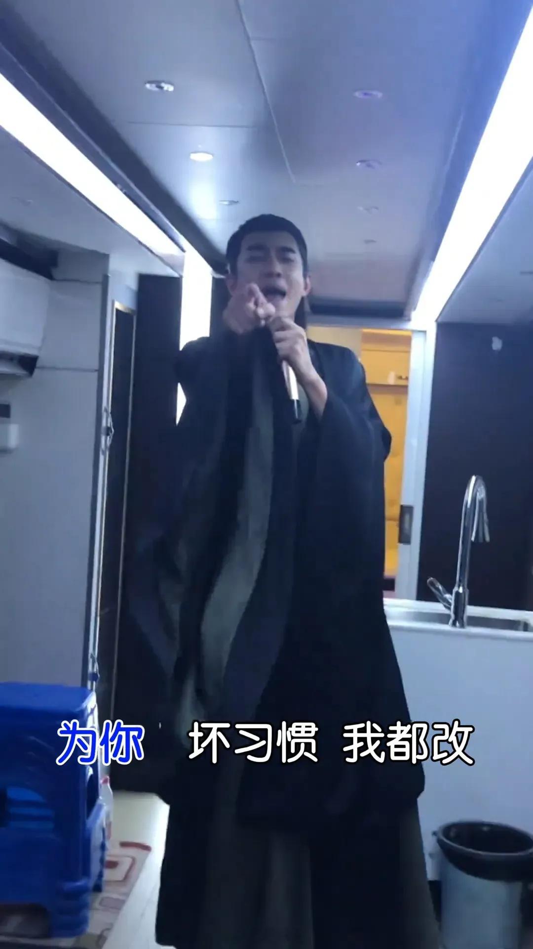 网友说对于林更新和赵丽颖真心磕不起来，好朋友才会这样相处，要是有恋人关系才会更小