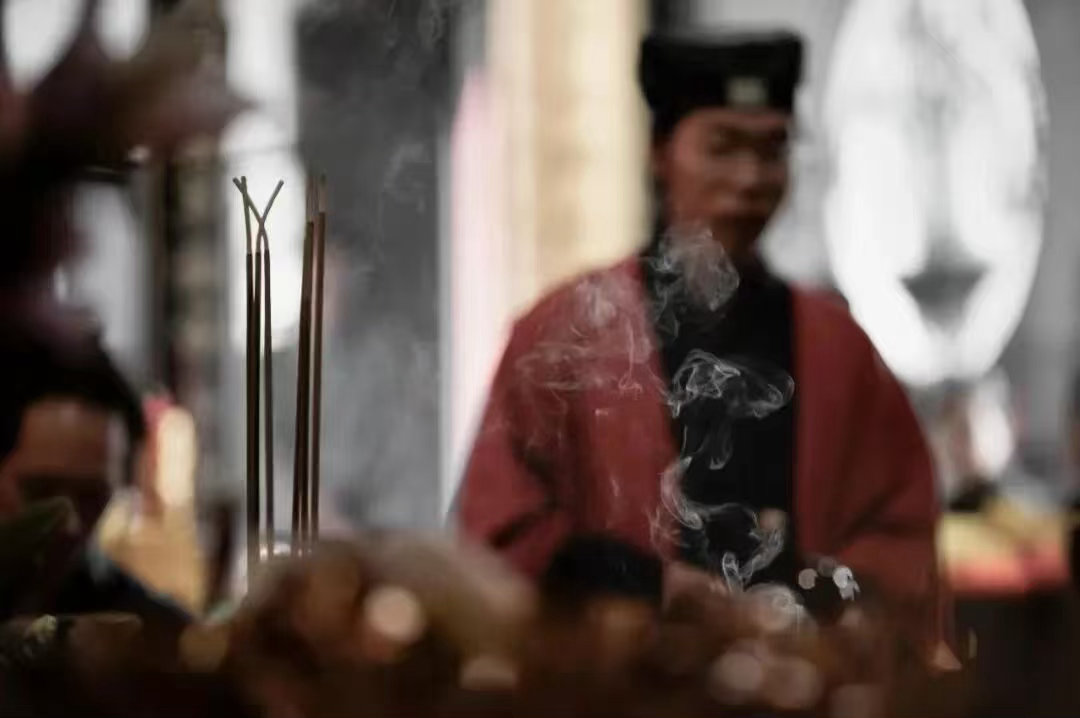 民俗多听肖老道 送圣是所有科仪最后的收尾仪式，等同于法事圆满收官，不可或缺。整场