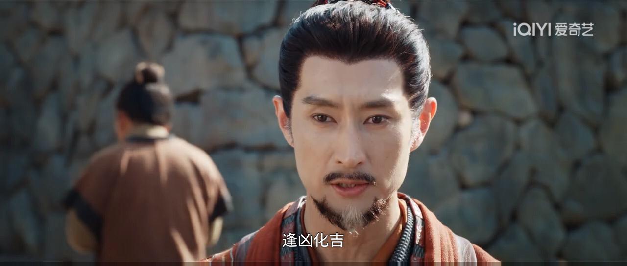 魅影神捕老严还是心疼黎斯的虽然他不知道准确的真相，但是这么多天来相处下来，他还是
