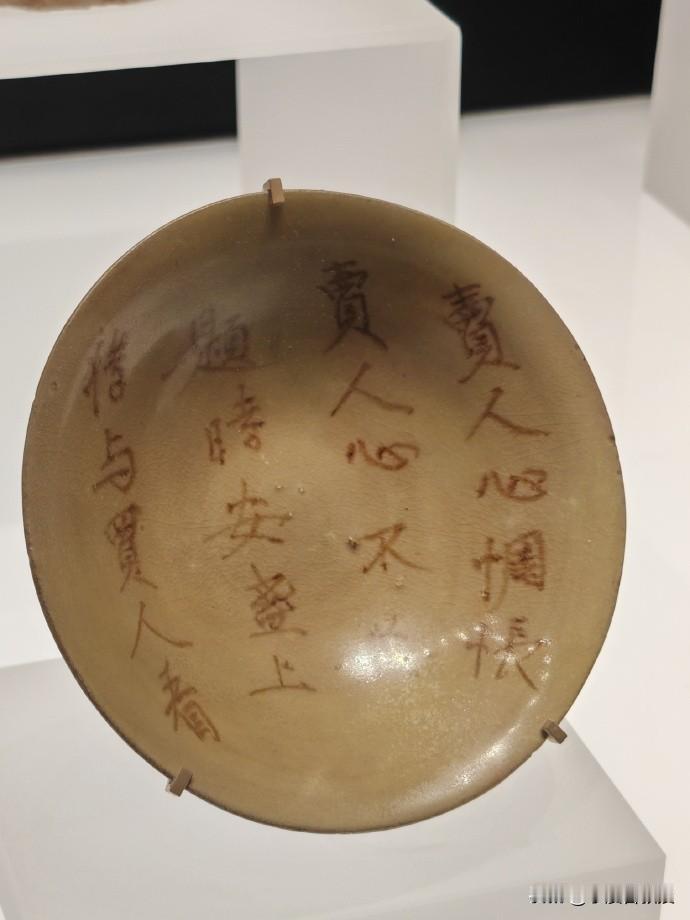 民国琉璃厂就有个不成文的行规，不论卖了多大价钱赚了多少，客人只要还在店里，老板都