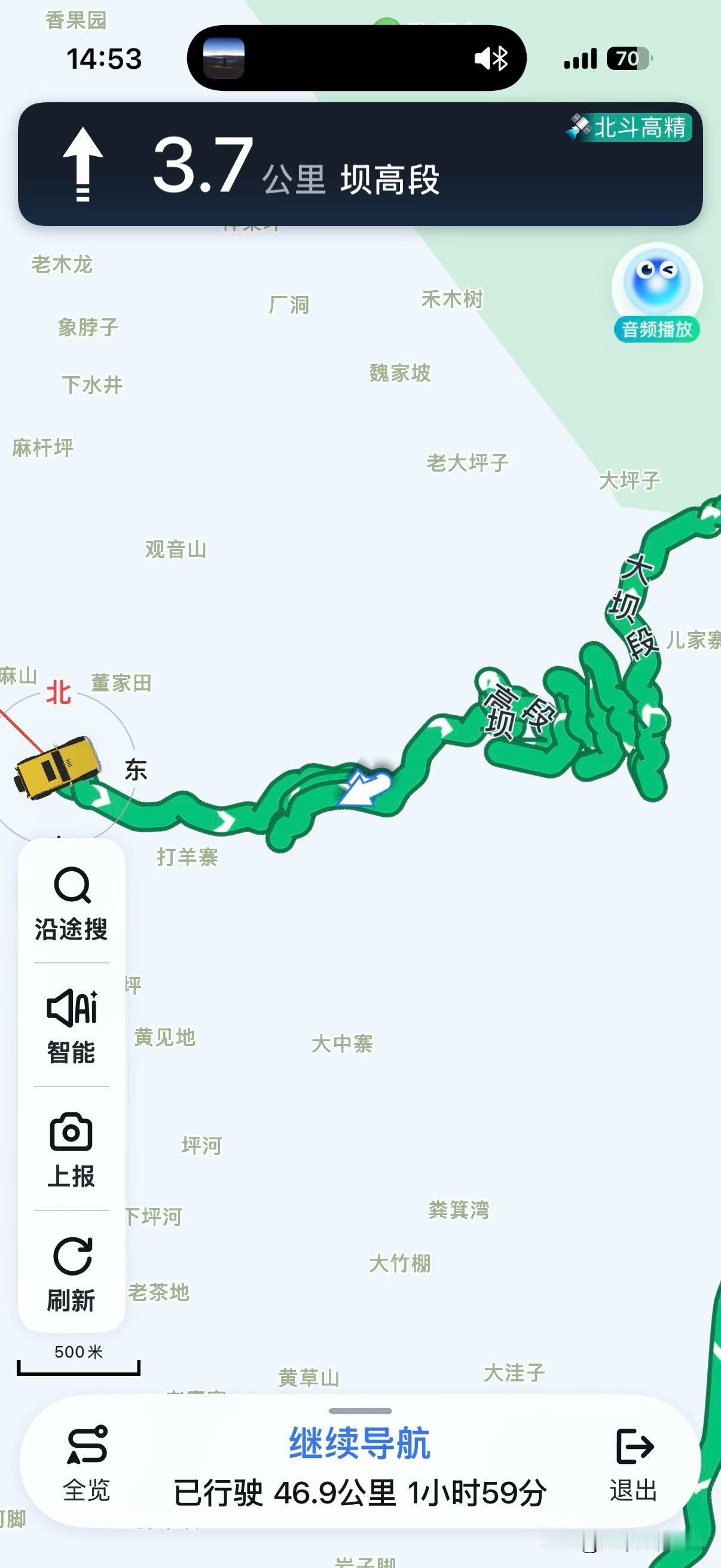 从怒江峡谷到高黎贡山，
从219国道到滇缅公路。
没有炮火硝烟的日子，
一骑绝尘