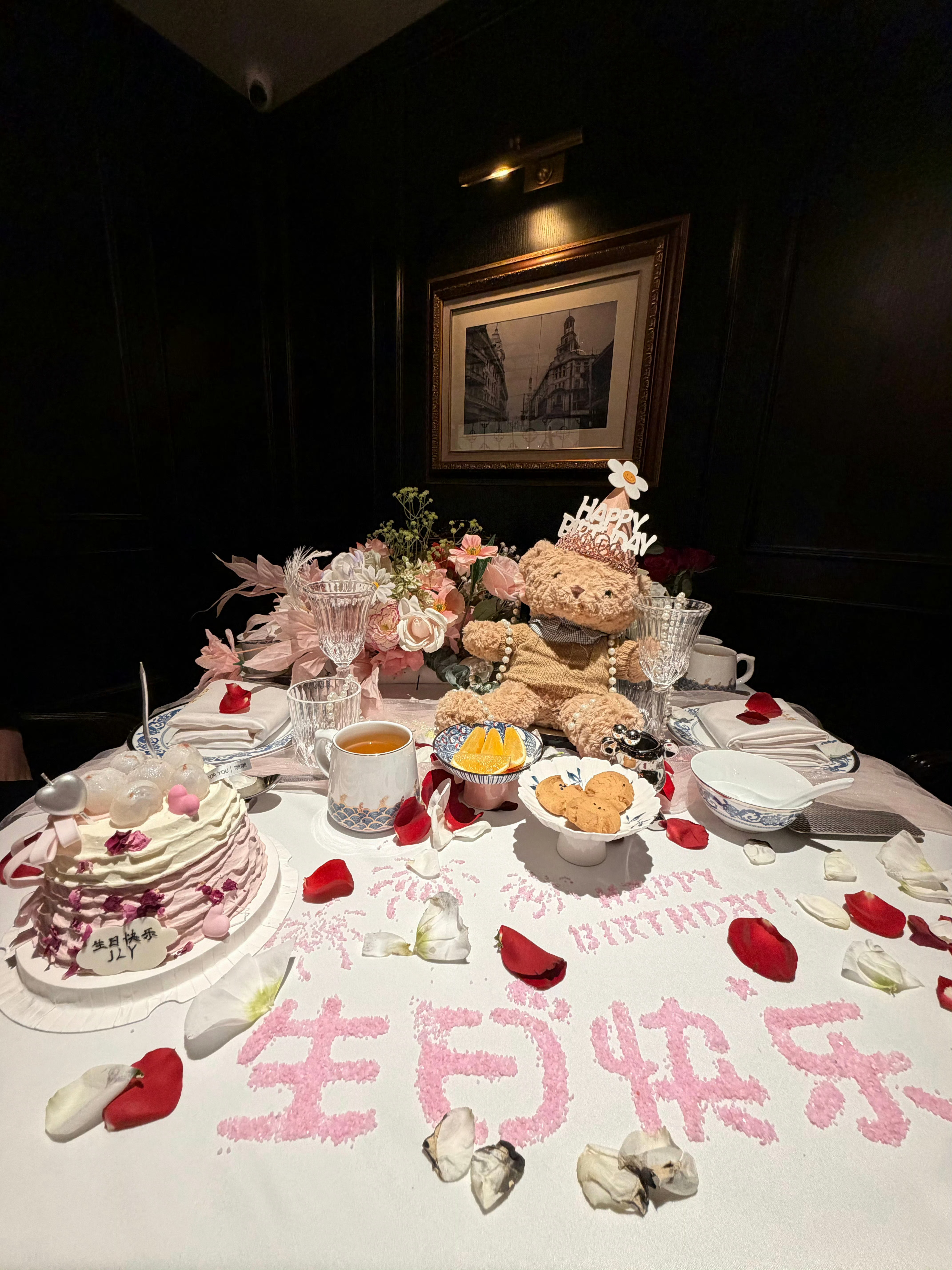 烛火、玫瑰和满桌温柔，是金灵嫣的生日限定浪漫🌙 