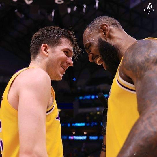 小里这赛季太厉害了。 