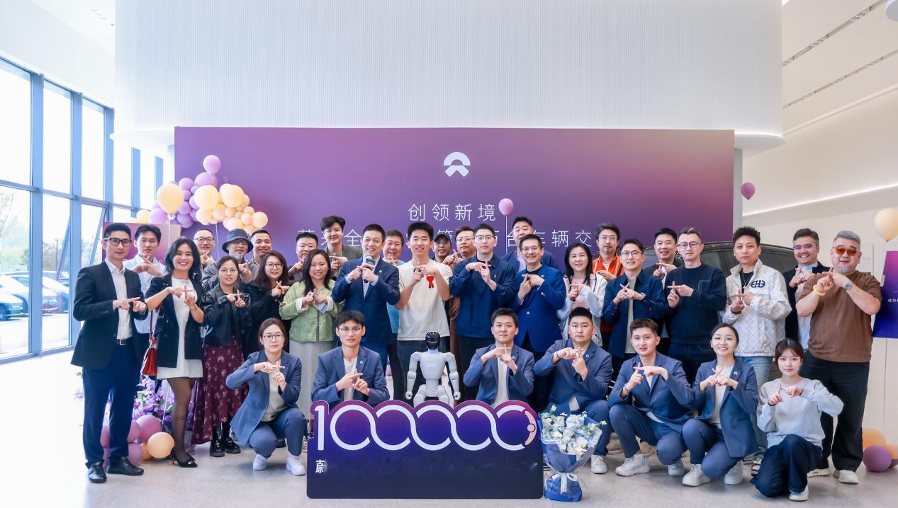 蔚来ES8都卖了14万辆了！
8月21日，在成都车展上，蔚来第三代ES8完成了第