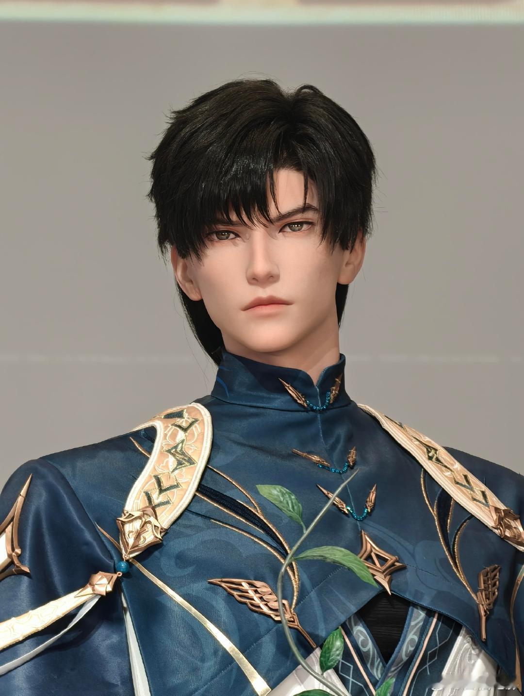 恋与深空男主等身雕像实拍恋与深空男主等身雕像好权威 近日，有网友分享男主等身雕像