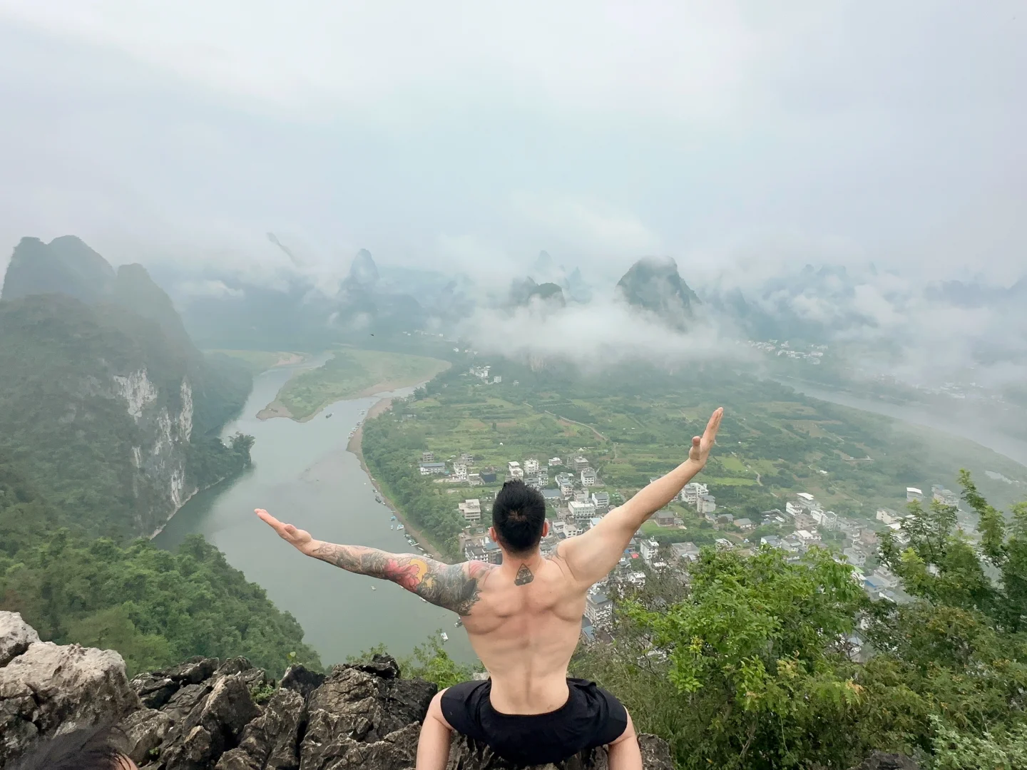 阳朔山水甲桂林 老寨山