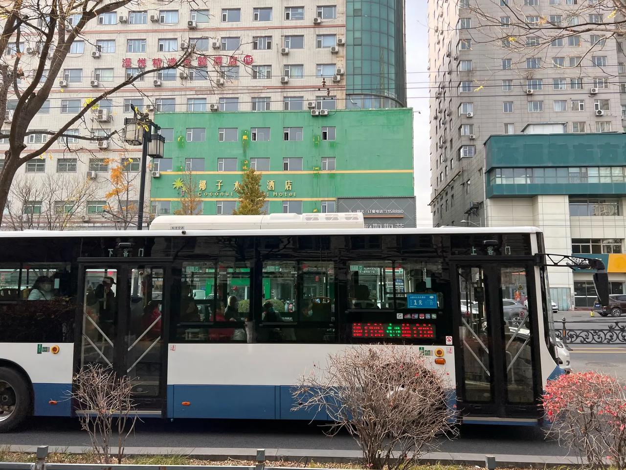 于海青：为何说太原街头的小学生吸引了我？ 太原有很多的老建筑，所以花费了我三天的